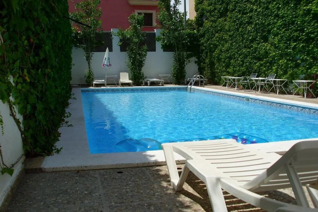 Hostal Cas Bombu