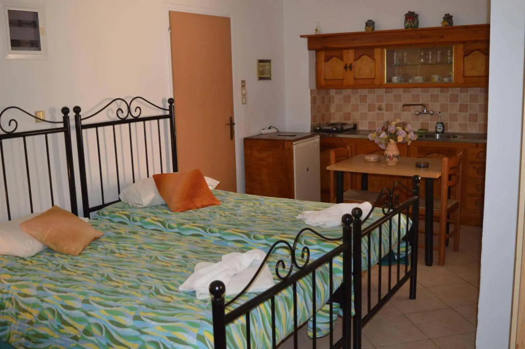 HERMOUPOLI ROOMS