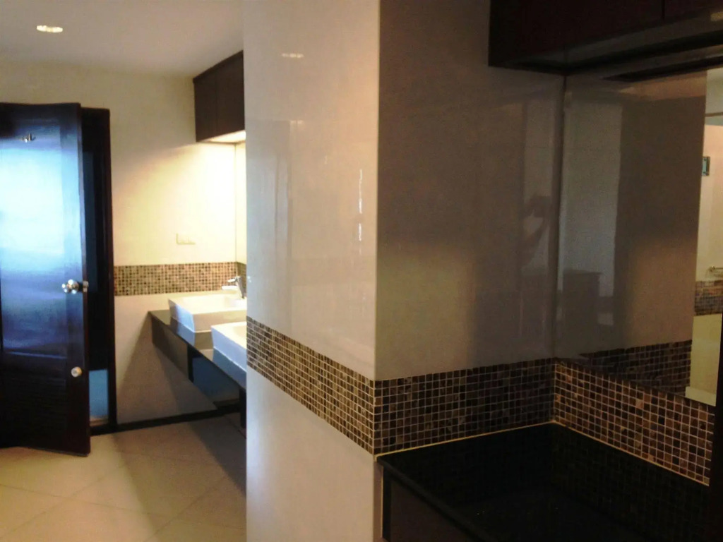 August Suites