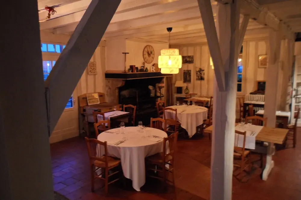 Hôtel et RESTAURANT traditionnel L Escalandes