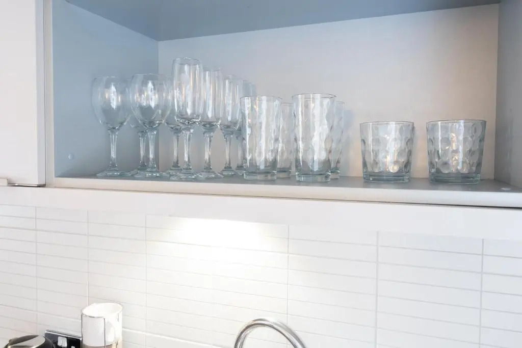 Premiere City Centre Apartment with Gated Parking and Excellent Feedback, Big Double Bedroom, Balcony, Courtyard Garden, Ideal for Long Stays, WFH, Getaways and Ongoing Contracts
