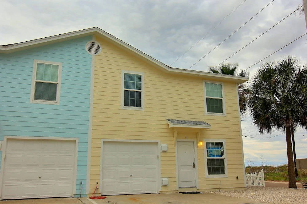 Maria's Beach Getaway Gsc1 4 Bedrooms 3 Bathrooms Condo