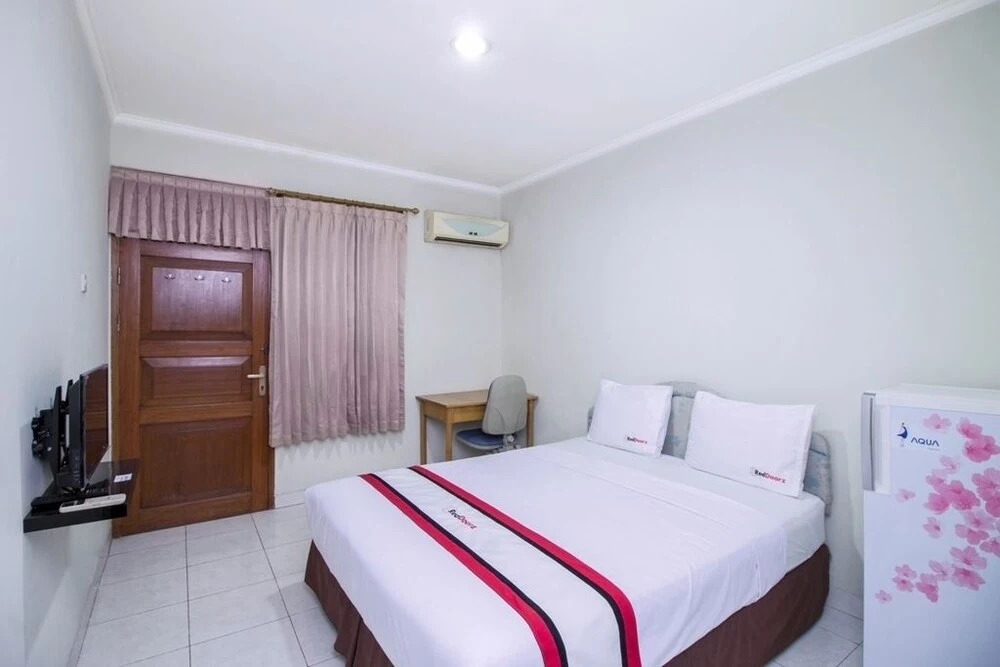 RedDoorz Near WTC Sudirman