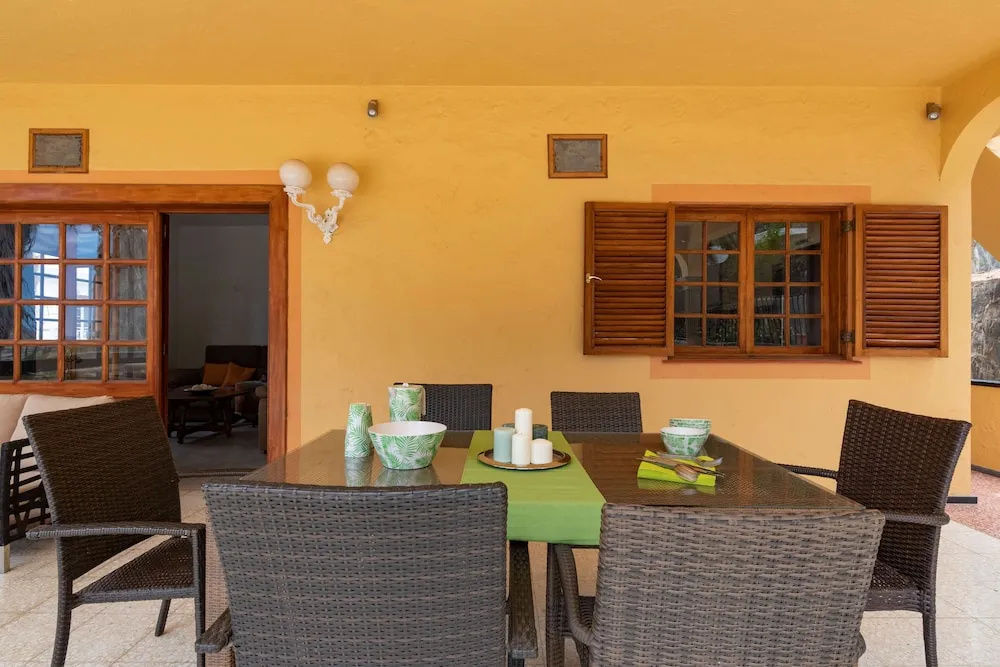 Casa de vacaciones con piscina compartida en Mogán IV