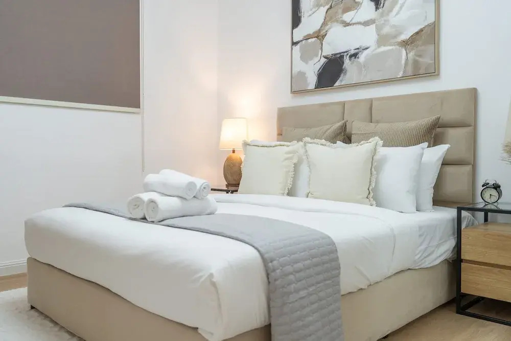 Sleeps 4 in This 2 Bedroom Apartment in Dubai Gate 2