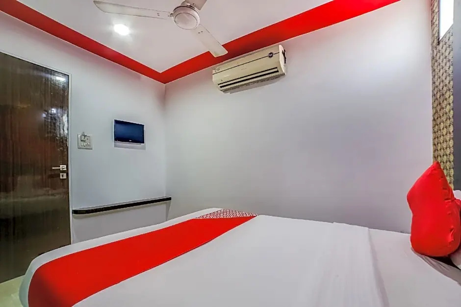 OYO 66982 Hotel Skyway Inn