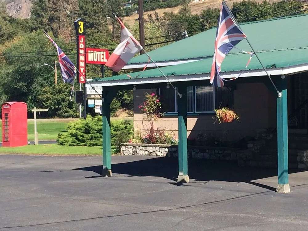 Johnnys Motel