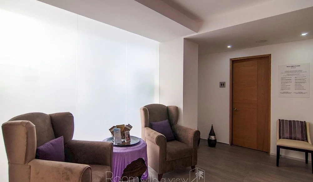 Menesse City Condo 1417