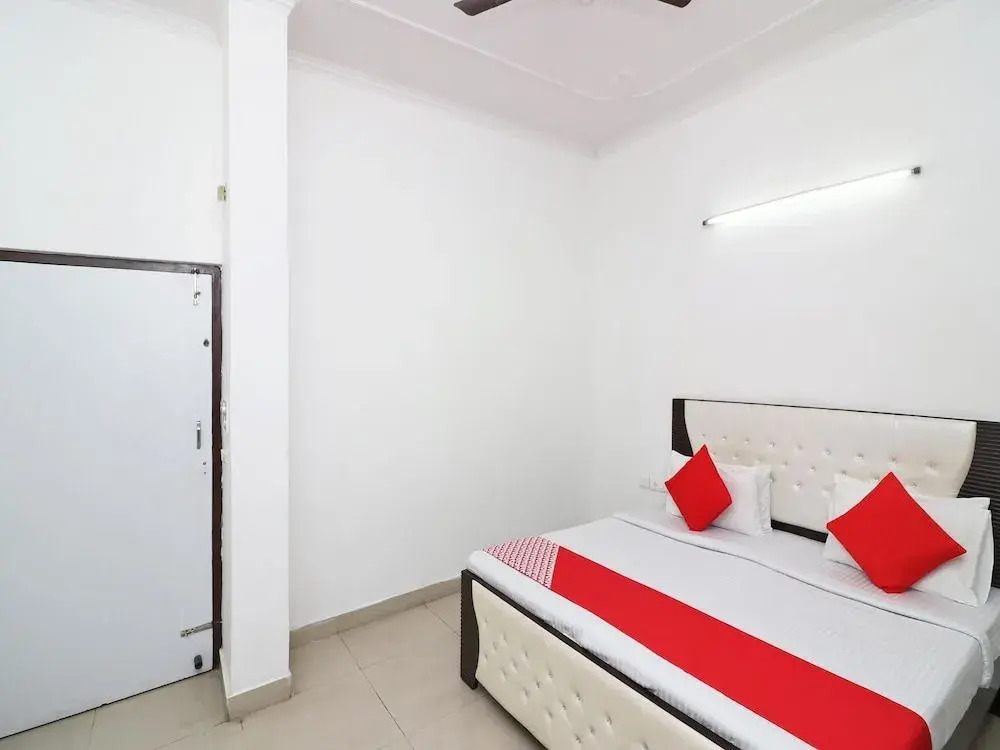Oyo 14802 Hotel Virus Bistro