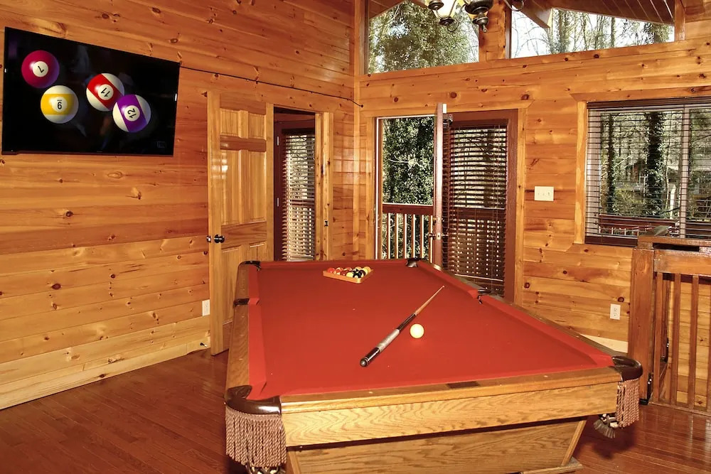 Laurel Manor Close To Downtown 4 Bed Rooms Hot Tub And Fire Pit