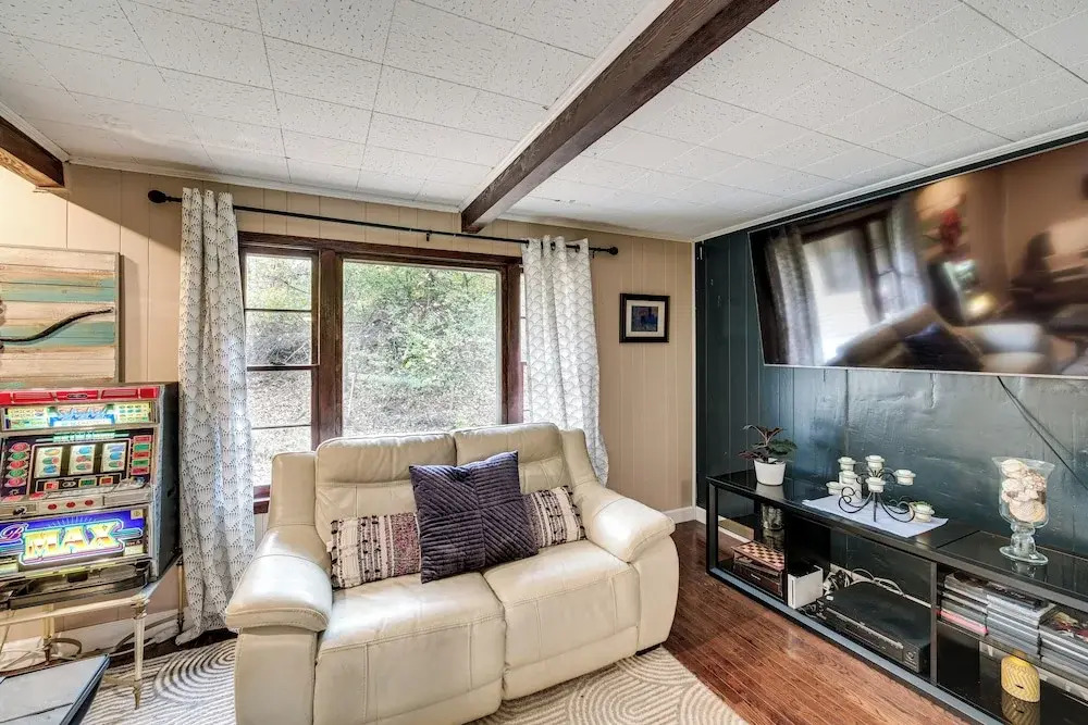 Easy Cleveland Access! Quiet Suburb Stay w/ Yard
