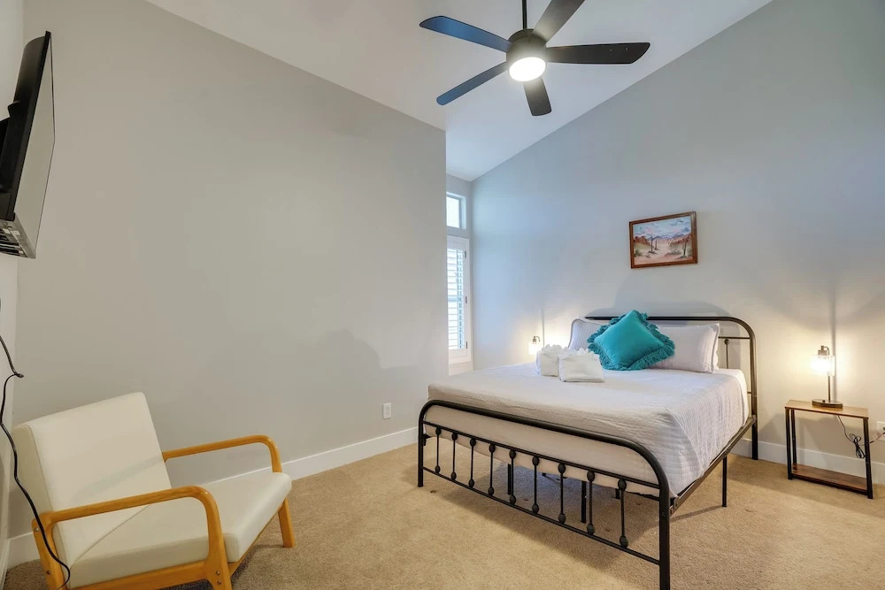 Heated Pool, 2 Mi to Dtwn: Central Peoria Home!