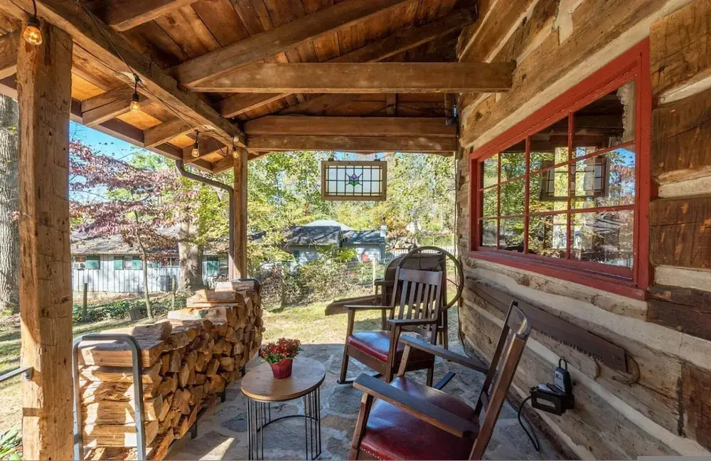 Historic Log Cabin Quiet Return to Simpler Days