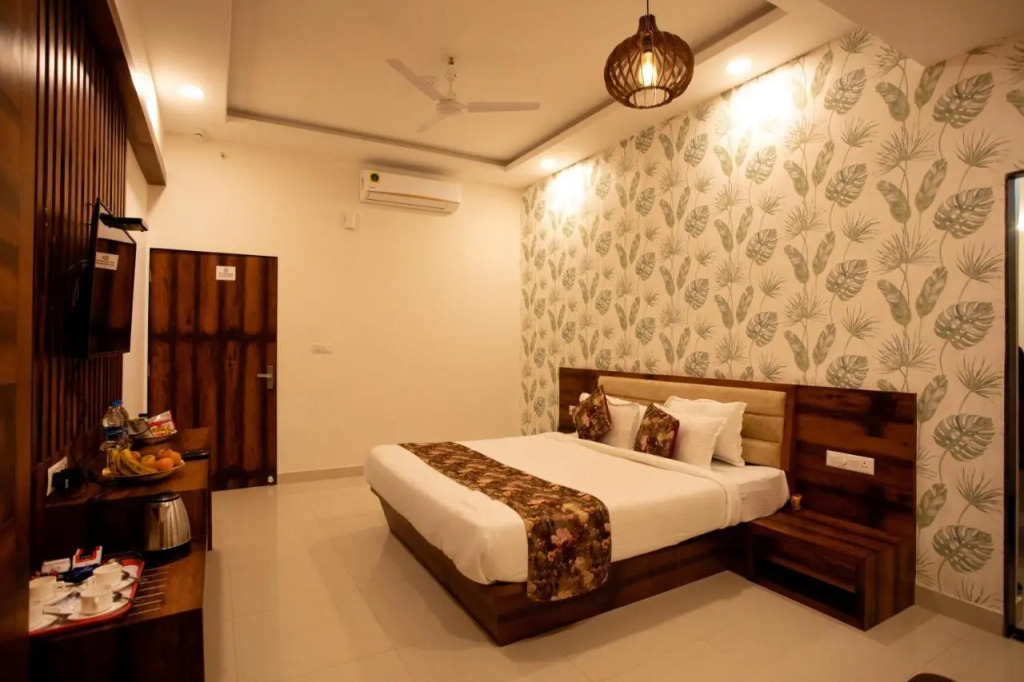 Hotel Bhairav Bagh -100 Mtr from Celebration Mall