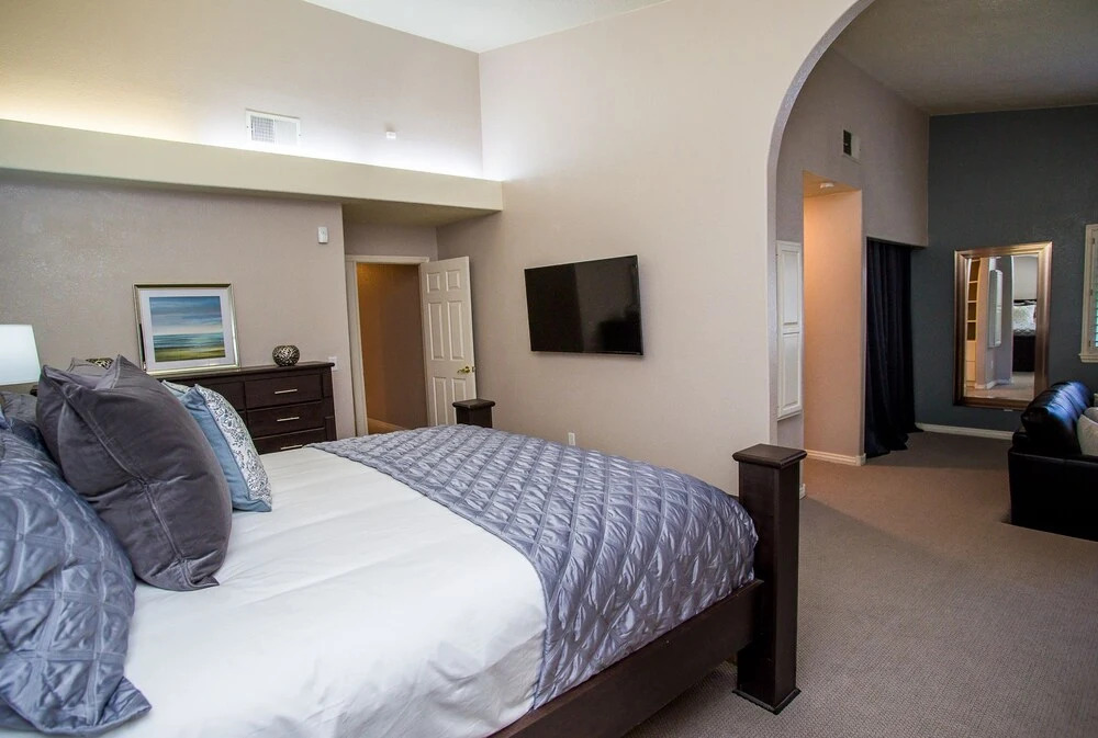 Luxury 6BR 10min to LV Strip Sleeps 20