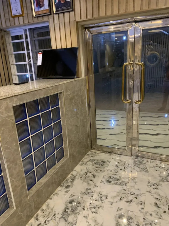 Jf Royal Hotel & Suites