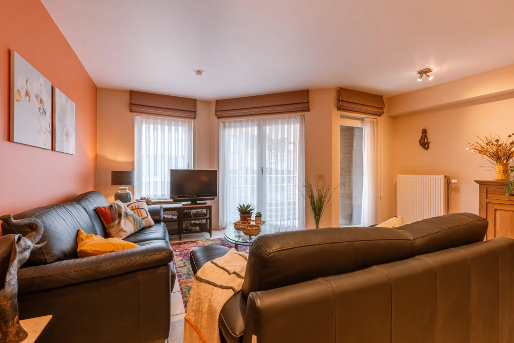 Cosy apartment with 2 terraces right at the beach