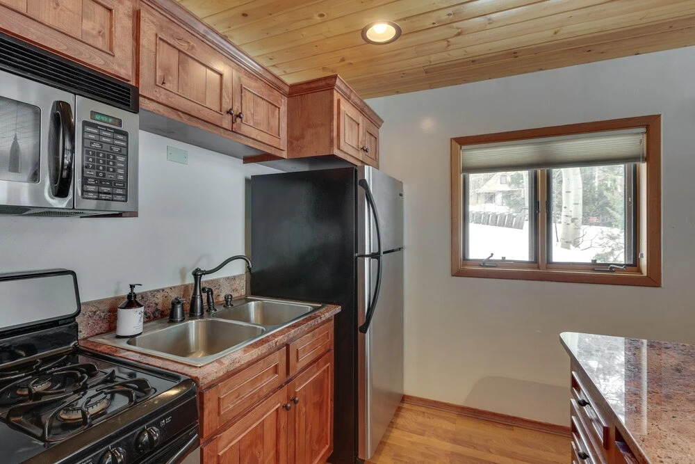 Cozy Streamside Studio - 2 Mi to Taos Ski Resort!