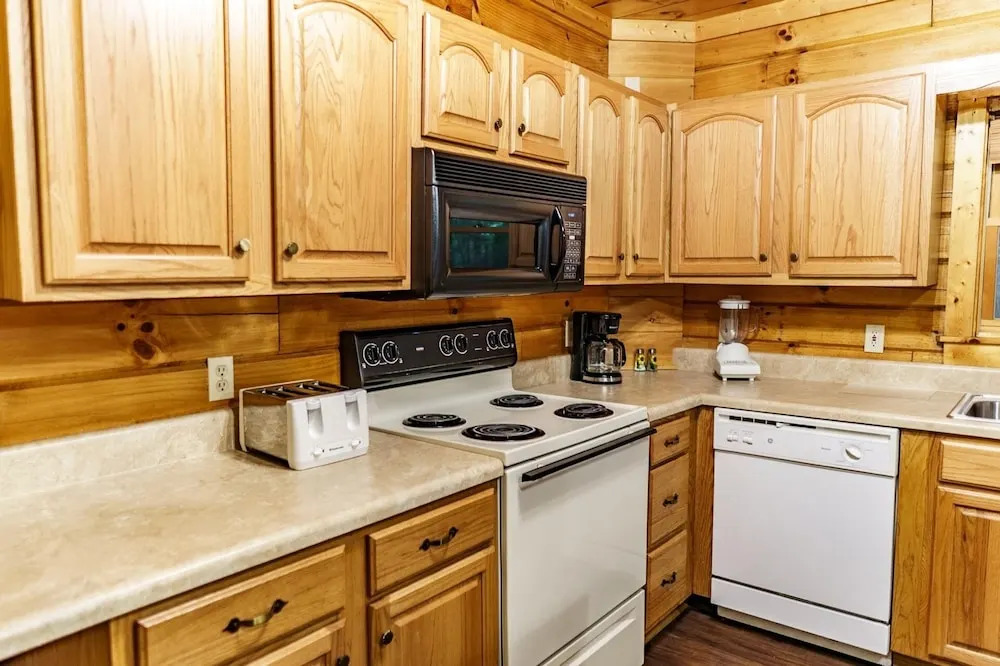 Er97 - Squirrel's Retreat - Close To The Action In Pigeon Forge! 2 Bedroom Cabin by RedAwning