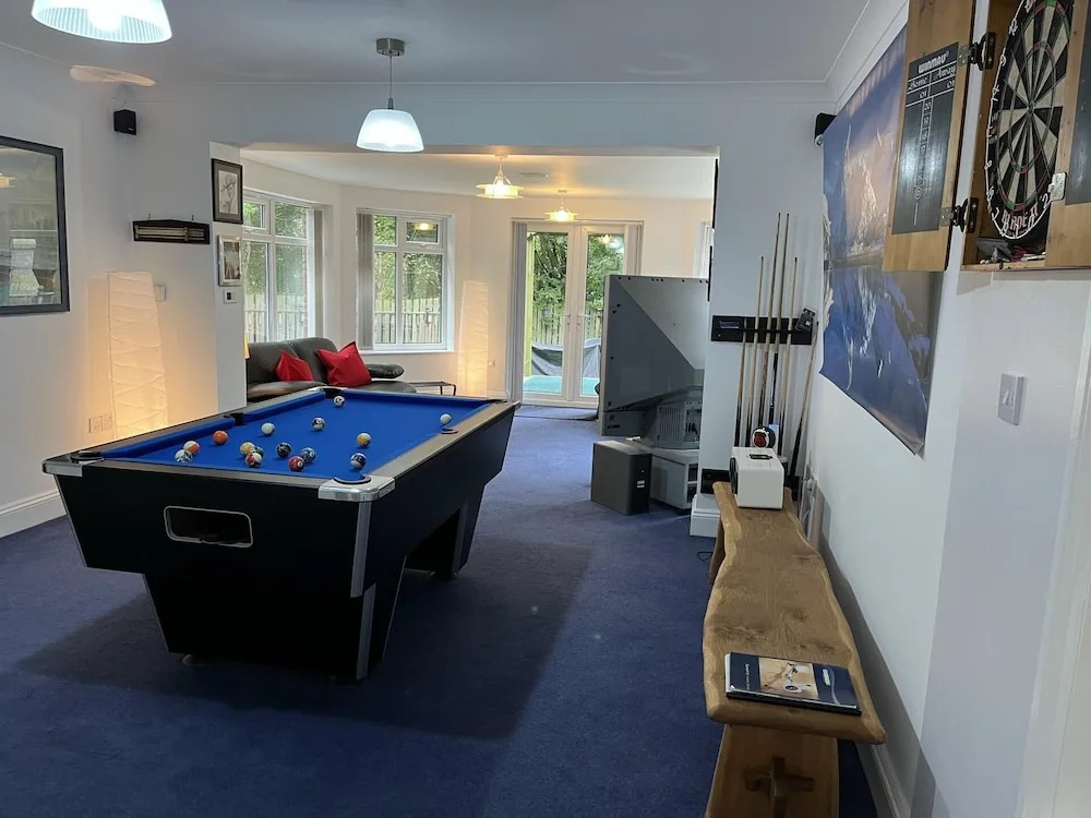 Blaydonburn - Sleeps 4,5 - Parking - Hottub - Yard