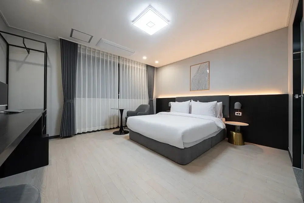 Hound hotel gunsan