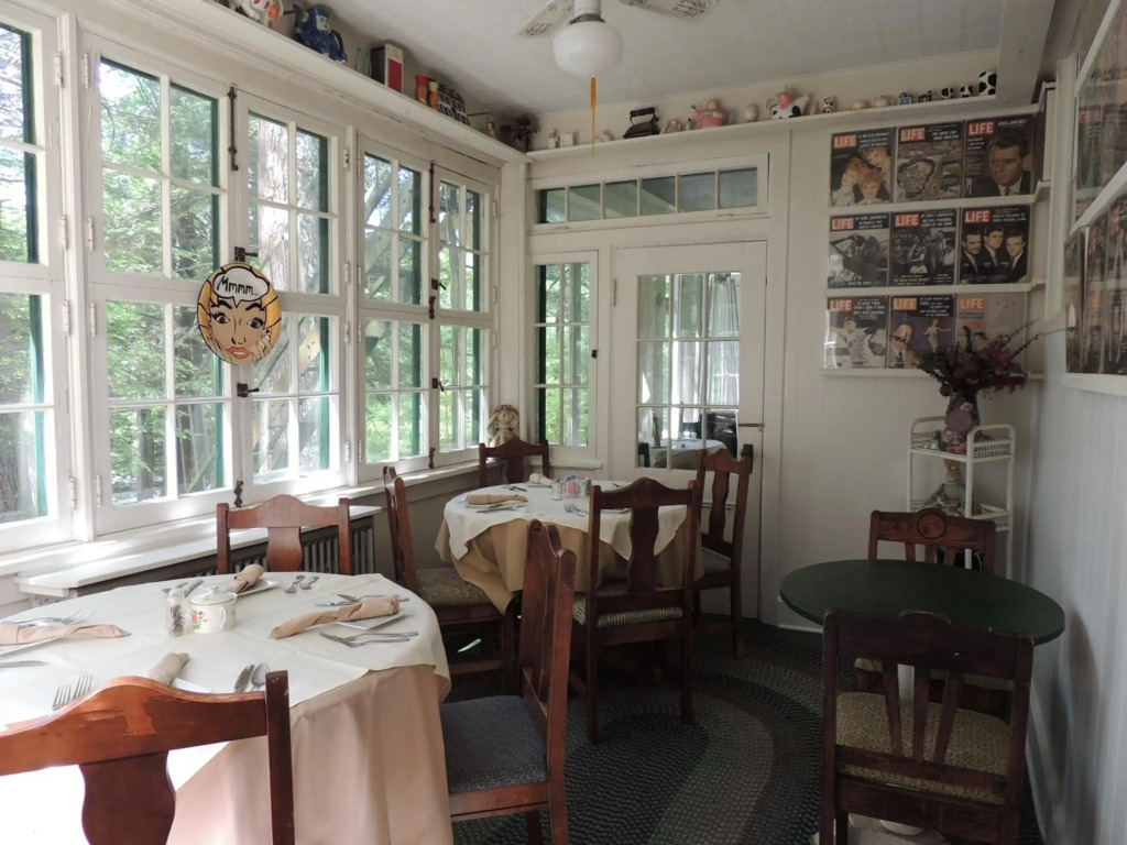 Brookview Manor Inn