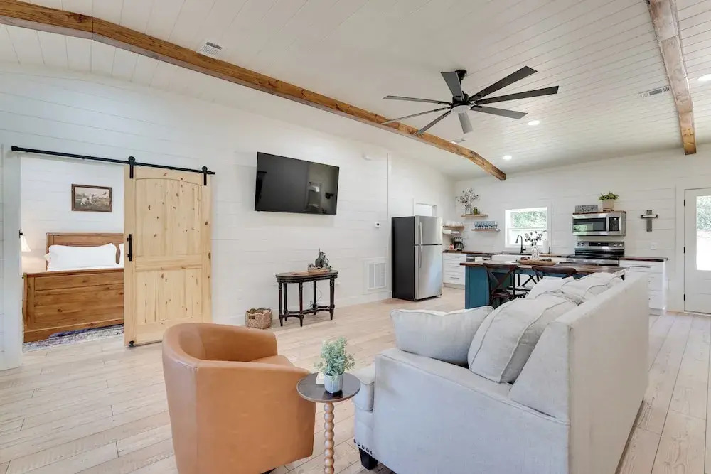 Nature-centric Retreat! Newly Built Millen Cottage