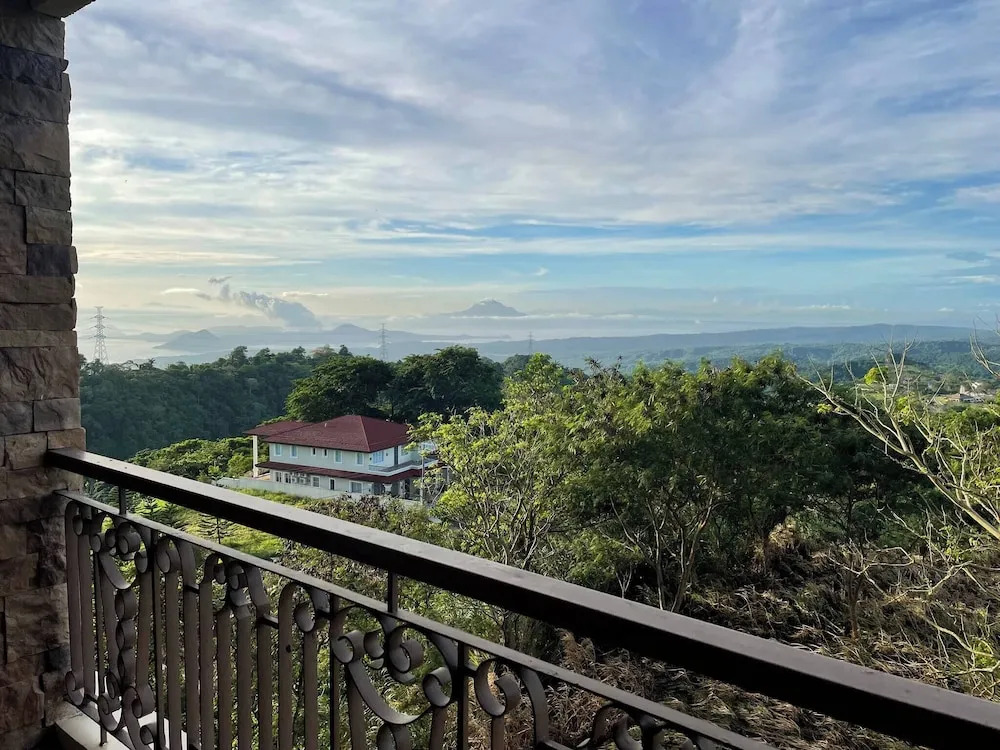 DLC Place - Splendido Taal Tower 1 Tagaytay