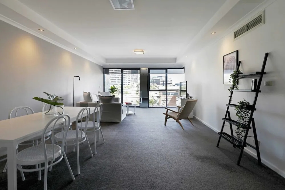 Extra Large 2 Bedroom Apartment in Melbournes Southbank