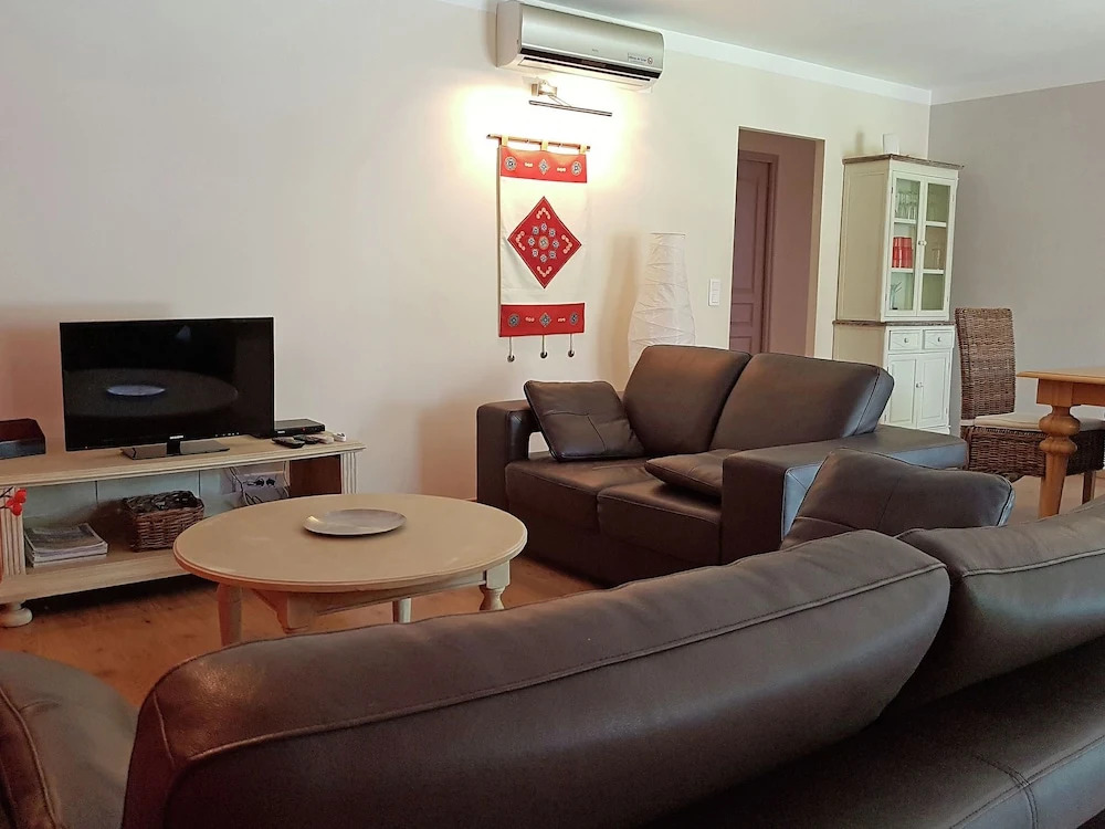 Villa Alba Sunlit Comfort in Lirac