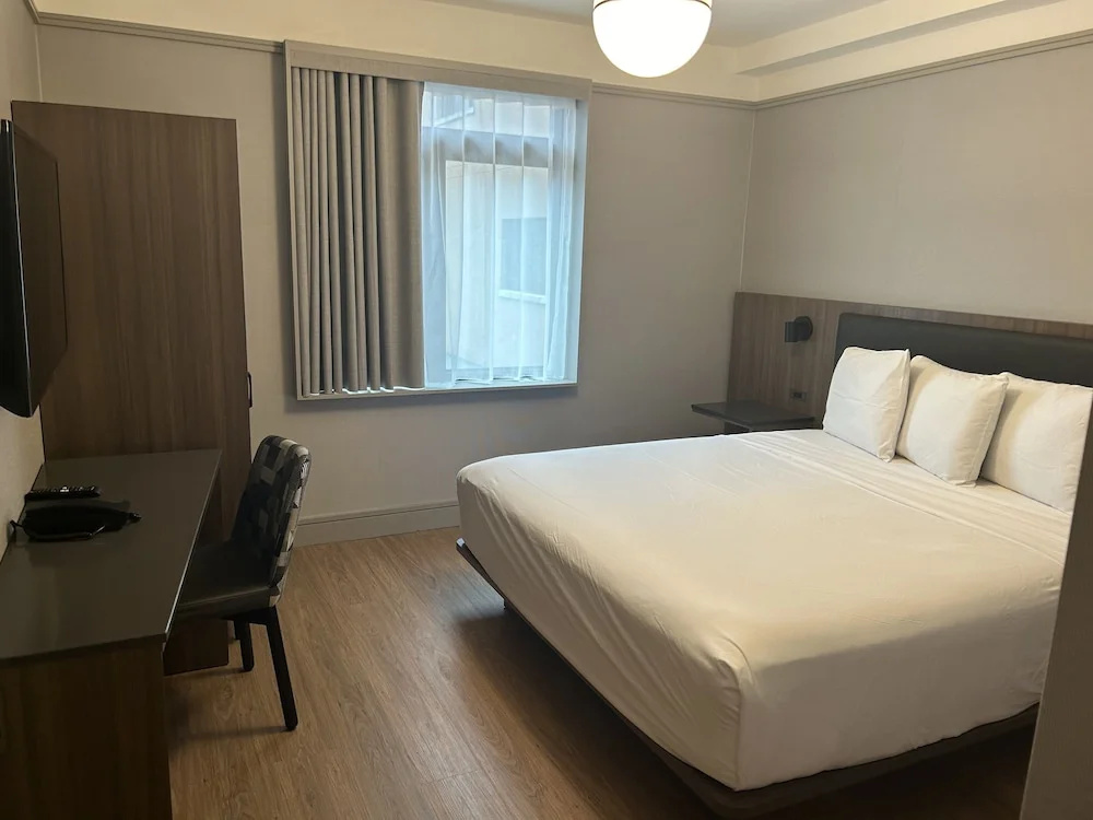 The Melrose Hotel