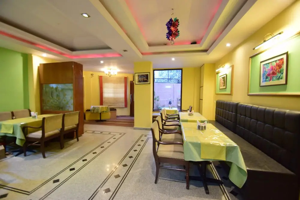 OYO 11494 Hotel Marc