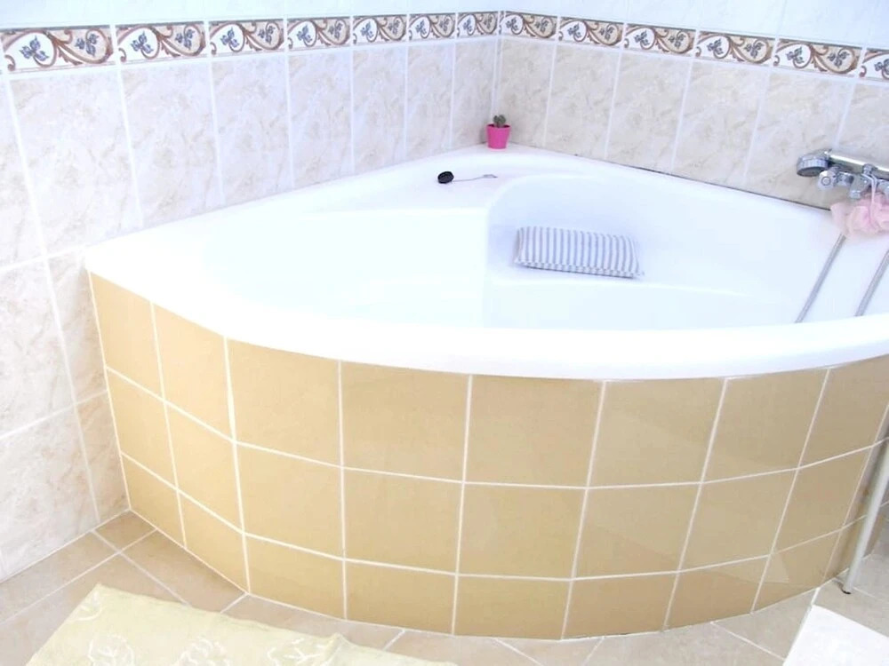House With 3 Bedrooms in Pleumeur Bodou, With Furnished Garden and Wif