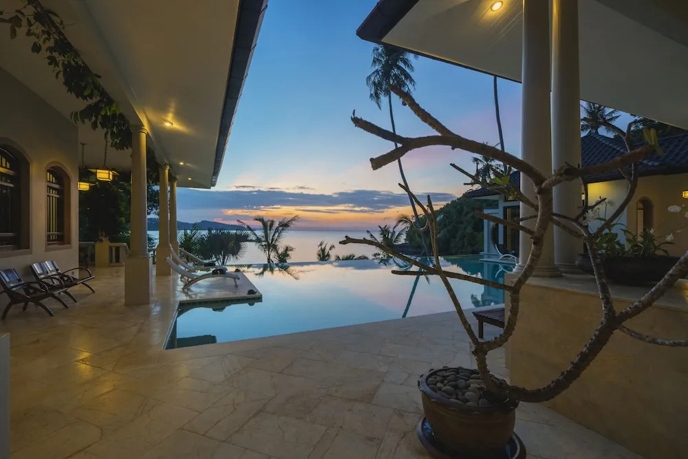 Luxury Beach Front Noble House Villa