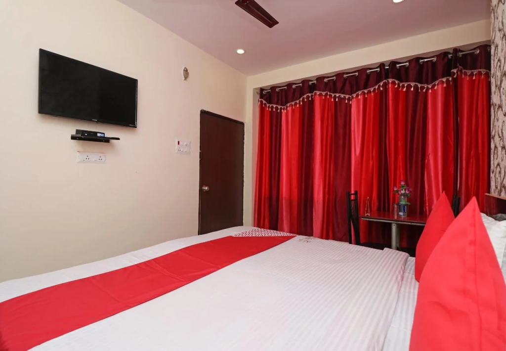 Anmol Plaza by OYO Rooms