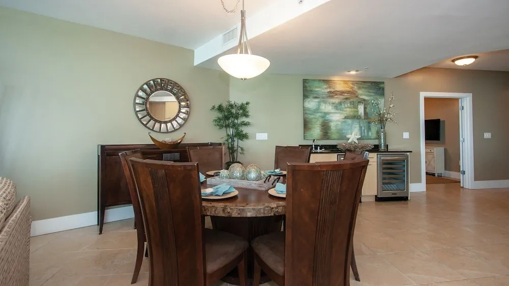 Three Bedroom With Sweeping Views - Unit Crc0607