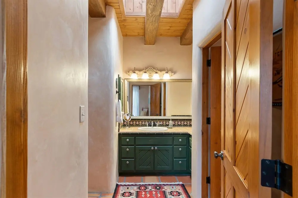 La Joya - Spacious and Historic Downtown Jewel