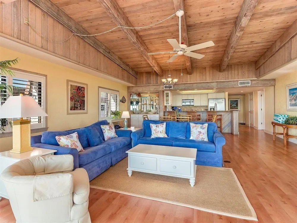 Shorewood Condos by Dream Vacation Rentals