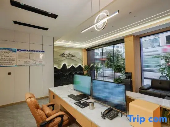 Sanjiang Hotel (Zhaotong Jinhai Building Materials Home City Shenggeng Park Branch)