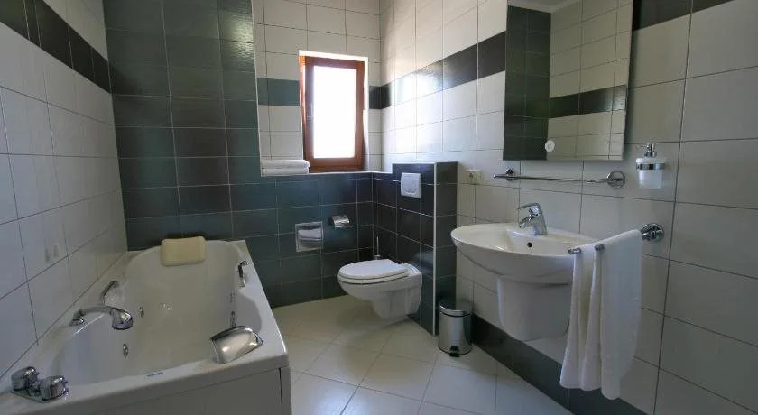 SEGET ESTATE Beachfront Oasis & Tradition