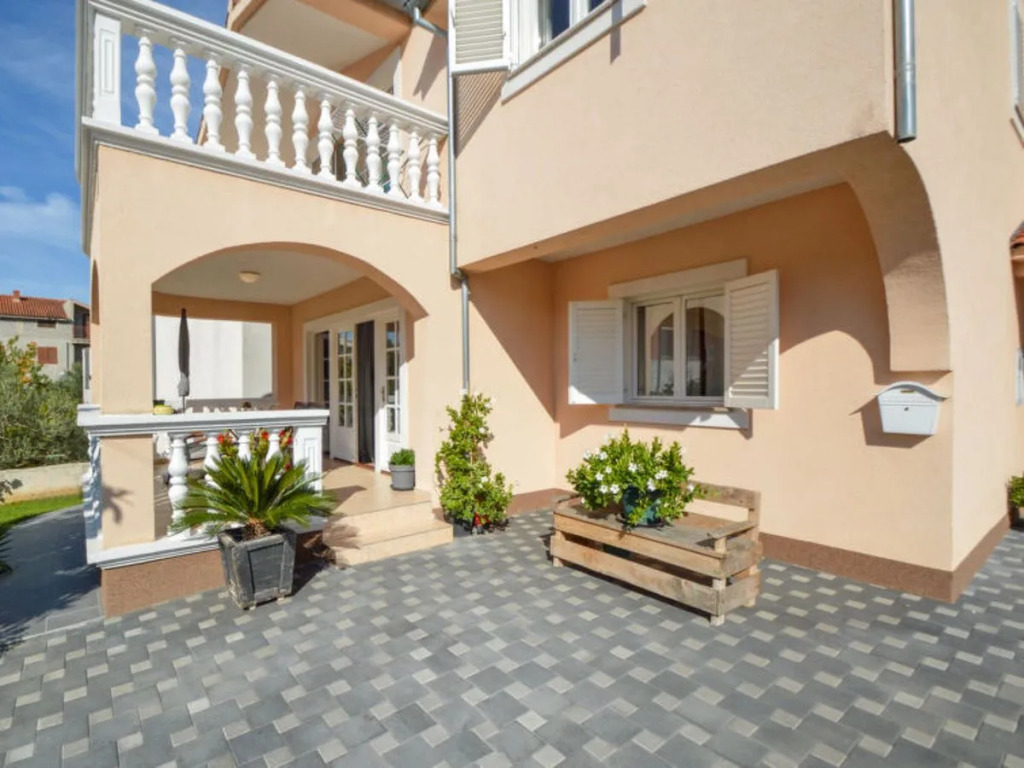 Apartment Mladen Paros 22771