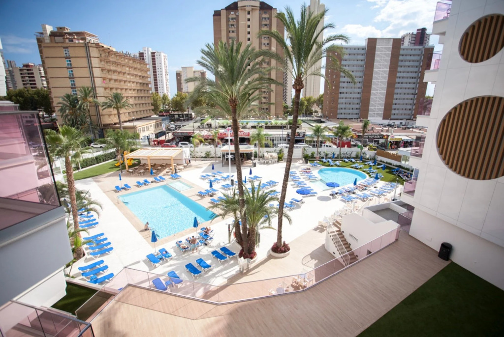 Ambassador Playa II