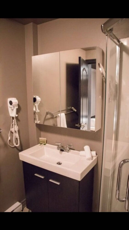001 Drummond Floor 1 Downtown Montréal Ritz Area