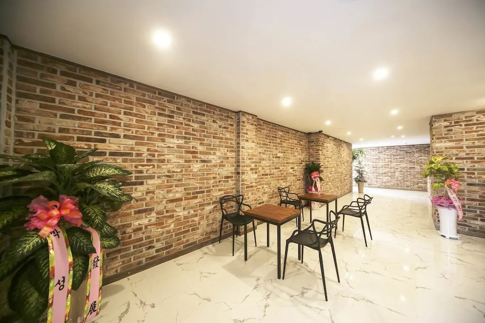 Hotel Adel