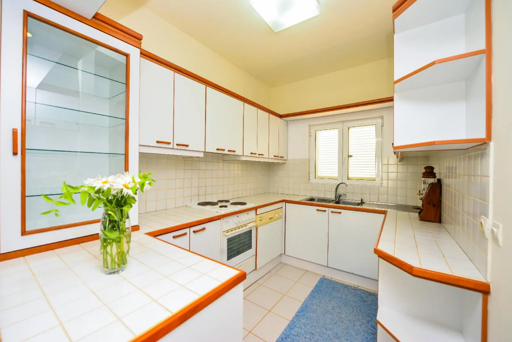 Golden Dream Apartments