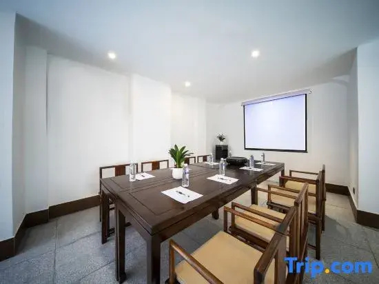 Phoenix Qingcheng Mountain Water · Courtyard Viewing Homestay