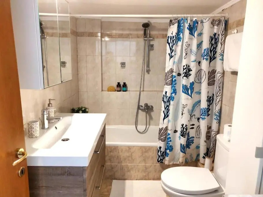 Fully equipped 2-bedroom flat unique view all year