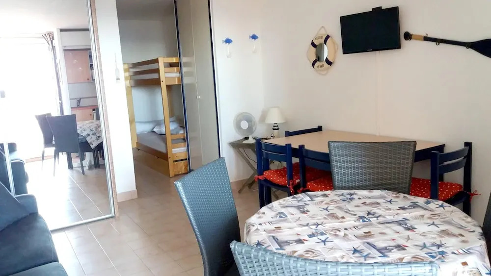Studio In Sete With Wonderful Sea View Shared Pool Enclosed Garden 200 M From The Beach