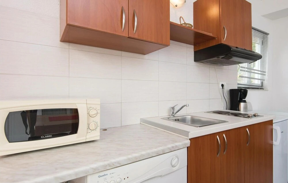 Stunning Home in Kuciste-perna With Wifi and 2 Bedrooms