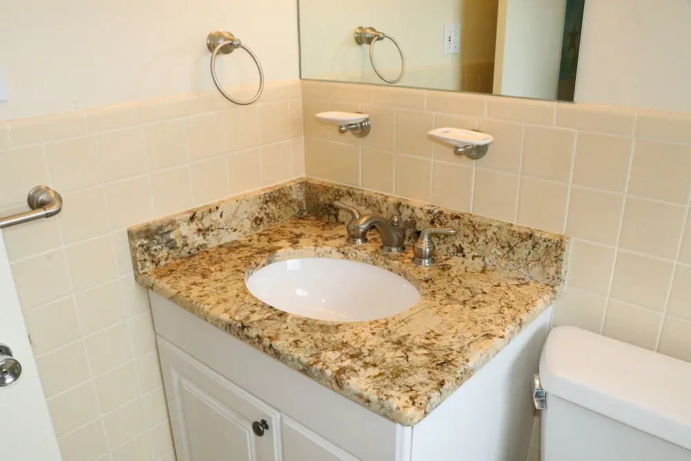 Jamaica Royale 054 - 1 Br Apts